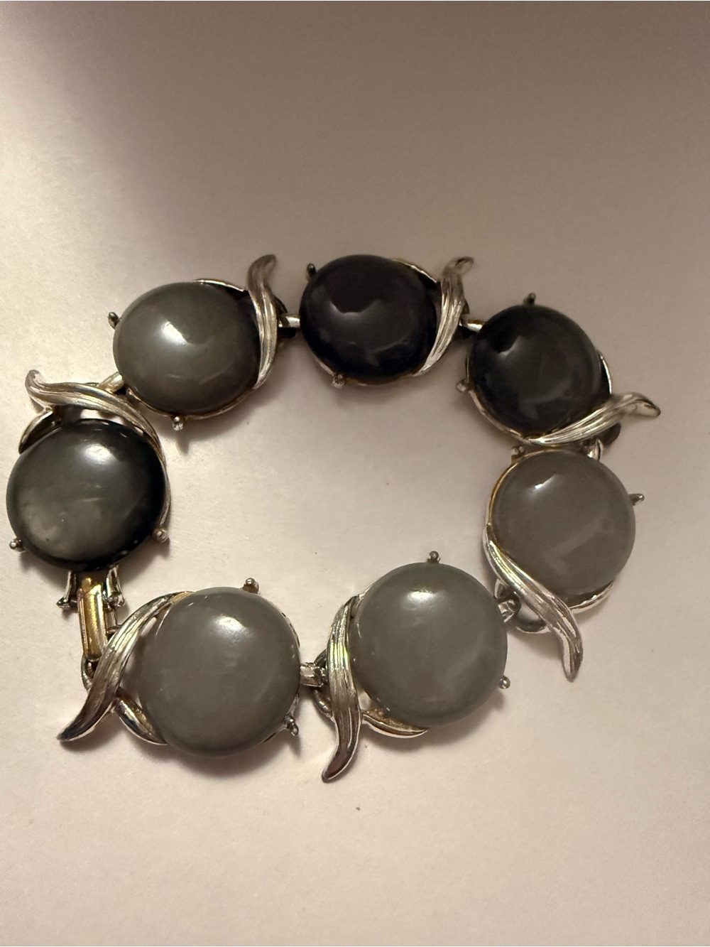 Vintage Elegant Gray Round Cabochon gold- Tone Link Bracelet